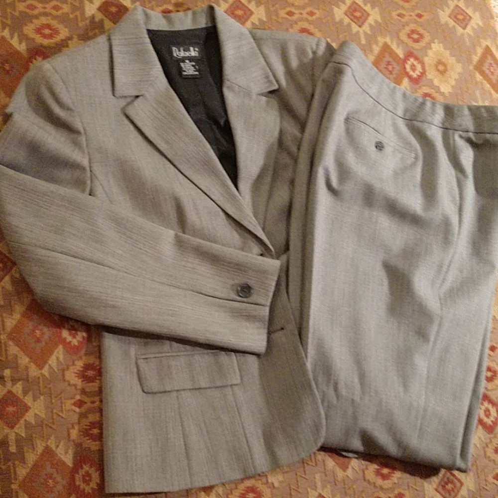 Rafaella Woman's Suit